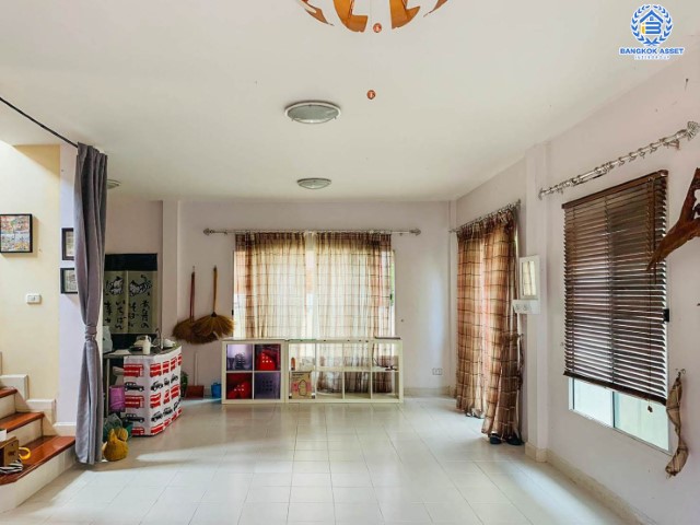 บ้านแฝดมือสอง ม.เพอร์เฟคพาร์ค วัดพระนอน  เนื้อที่กว่า 35.70 ตร.ว.  ตกแต่งสวยพร้อมเข้าอยู่ คุณภาพแบรนด์ Property Perfect  ฟังก์ชันจัดเต็ม 3 ห้องนอน 2 ห้องน้ำ 1 ที่จอดรถ  ทำเลใกล้วงแหวนกาญจนาฯ , Central Westgate และรถไฟฟ้าสายสีม่วง " สถานีตลาดบางใหญ่ "